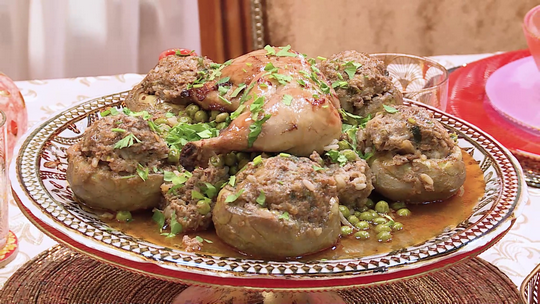 دولمة قرنون بالصلصة الحمراء