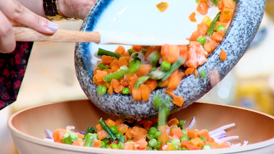 طبق الدجاج بالخضر