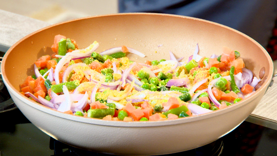 طبق الدجاج بالخضر