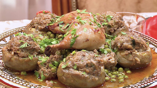 دولمة قرنون بالصلصة الحمراء