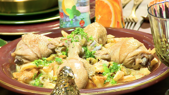 كباب بالدجاج والزيتون الأخضر