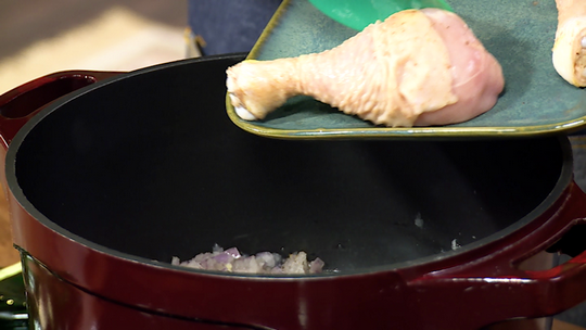 كباب بالدجاج والزيتون الأخضر