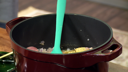 كباب بالدجاج والزيتون الأخضر