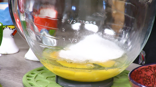 كعكة بكريمة الشوكولاطة