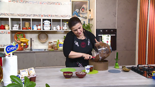 كعكة بكريمة الشوكولاطة