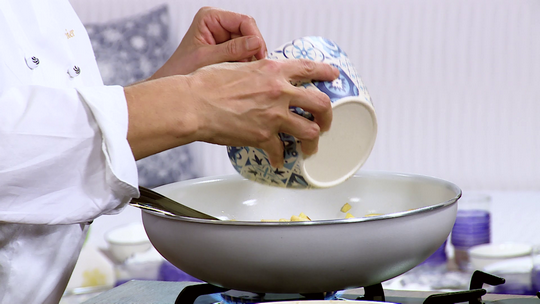 كرامبل بالتفاح (Crumble aux pommes)