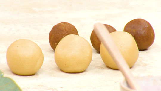 حلوة التفاح