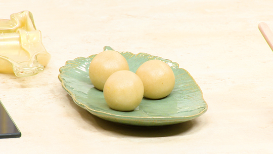 حلوة التفاح