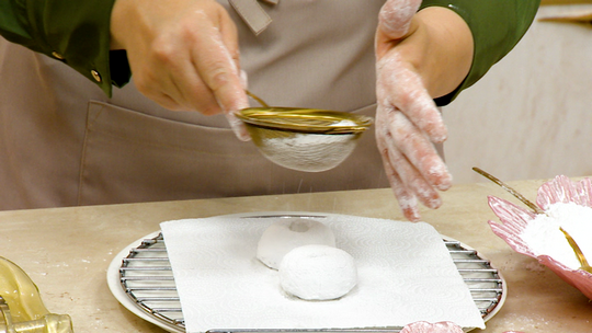 مقروط اللّوز (تاج العروسة)