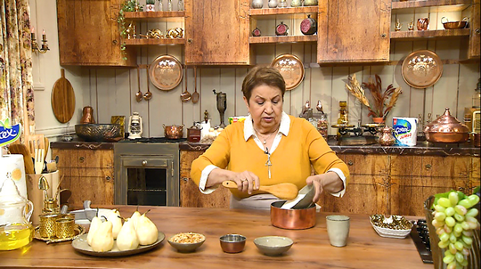 تحلية الإجاص برقائق اللوز