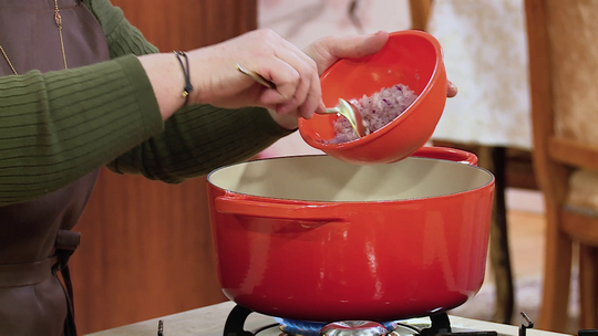 دولمة قرنون بالصلصة الحمراء