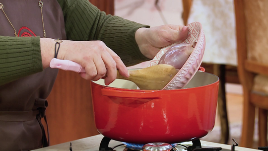 دولمة قرنون بالصلصة الحمراء