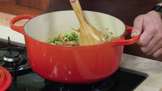 دولمة قرنون بالصلصة الحمراء