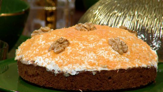 كعكة بالجزر والجوز