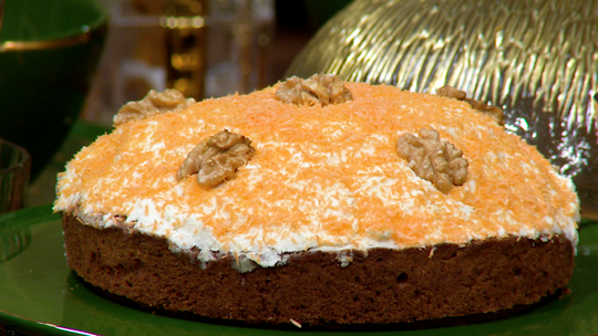 كعكة بالجزر والجوز