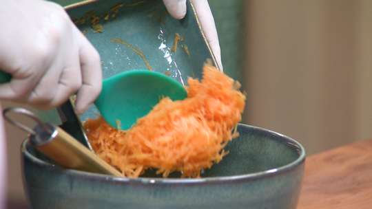 كعكة بالجزر والجوز