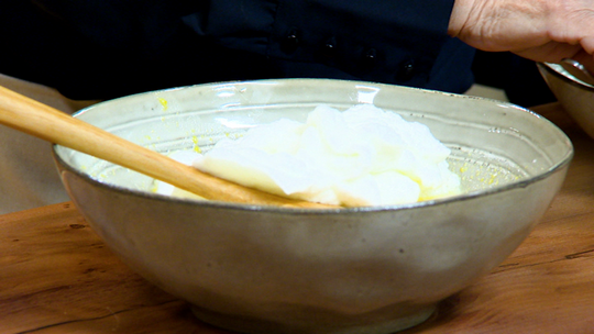 كلافوتي بالعنب