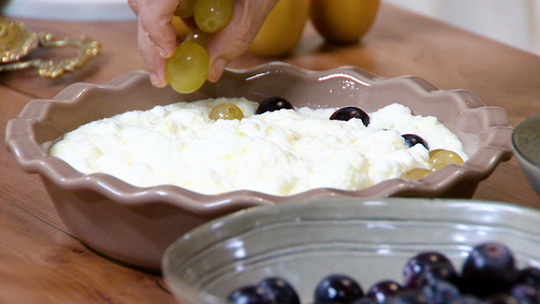 كلافوتي بالعنب