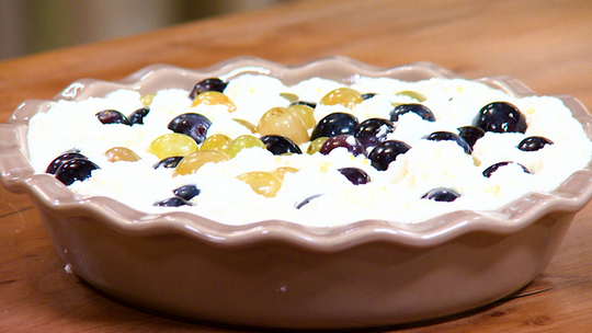 كلافوتي بالعنب