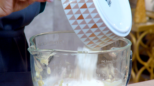 كيك بالفواكه الجافة