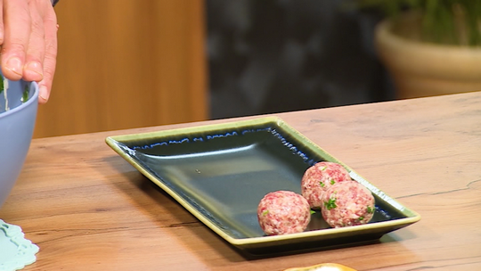 المثوم العاصمي بالصلصة البيضاء