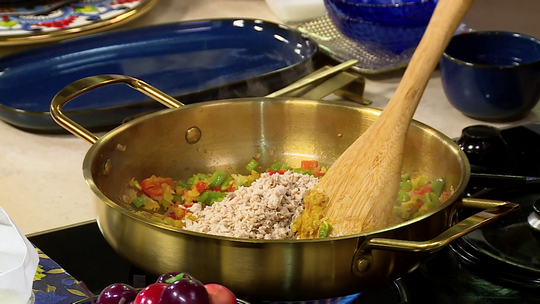 بوراك بالدجاج وفلفل ألوان