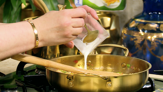 بوراك بالدجاج وفلفل ألوان