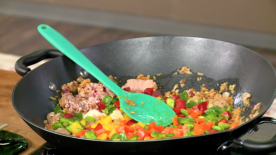 طبق الأرز بفلفل ألوان