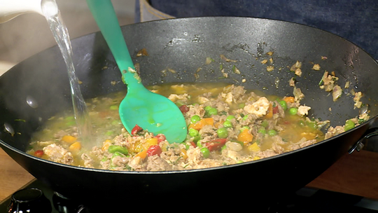 طبق الأرز بفلفل ألوان