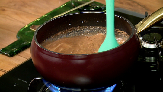 تحلية الكؤوس بالأرز والشوكولاطة