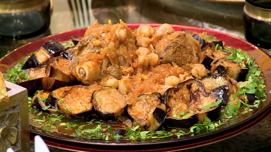 مدربل الباذنجان بالصلصة الحمراء