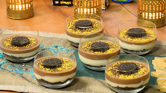 كؤوس الكراميل بالشوكولاطة والبسكويت