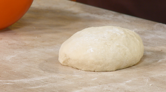 بريوش بالفواكه المجففة والشوكولاطة