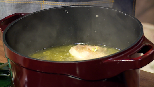 كباب بالدجاج والزيتون الأخضر