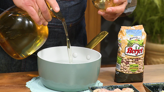 اللوبيا الفصاصة بالدجاج