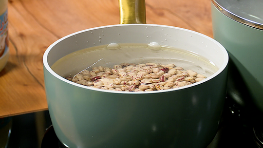 اللوبيا الفصاصة بالدجاج