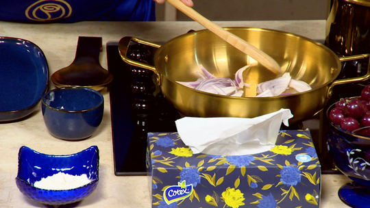 بوراك بالدجاج وصلصة البيشاميل