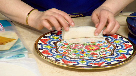 بوراك بالدجاج وصلصة البيشاميل