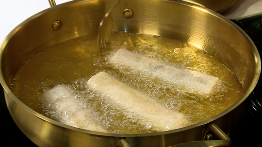 بوراك بالدجاج وصلصة البيشاميل