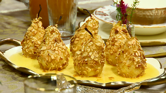 تحلية الإجاص برقائق اللوز