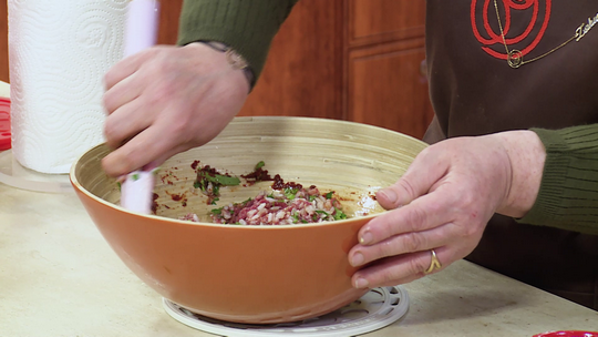 دولمة قرنون بالصلصة الحمراء