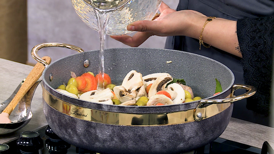 طاجين الزيتون محمر