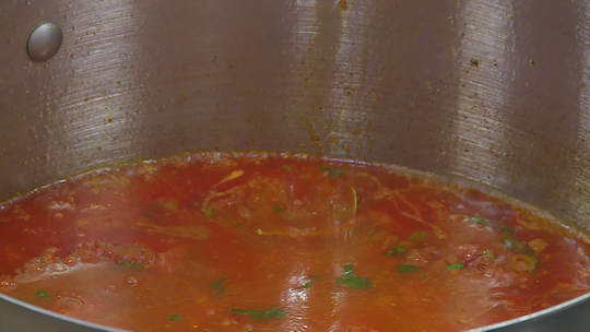 دولمة السلق بالمرقة الحمراء