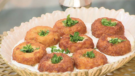 دونات الدجاج بصلصة الفطر