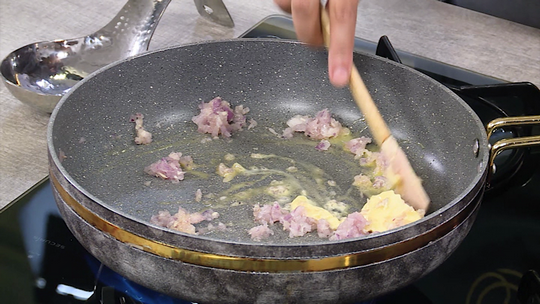 دونات الدجاج بصلصة الفطر