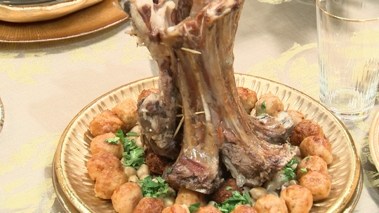 سفيرية بتاج لحم الخروف