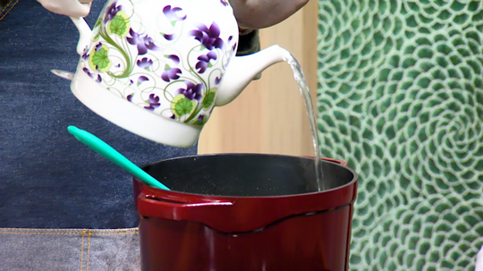 لوبيا خضراء بالزيتون البنفسجي