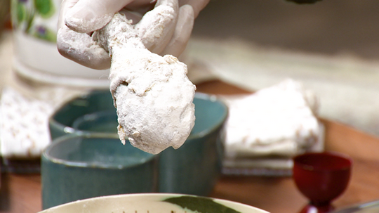 لوبيا خضراء بالزيتون البنفسجي