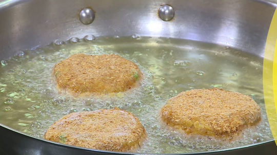 طاجين كريات البسباس بالدجاج