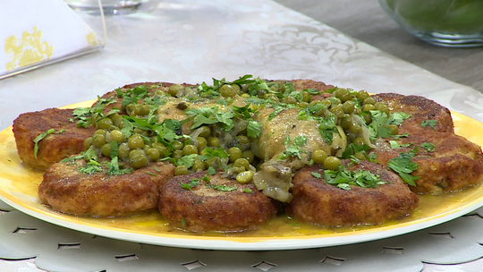 طاجين كريات البسباس بالدجاج